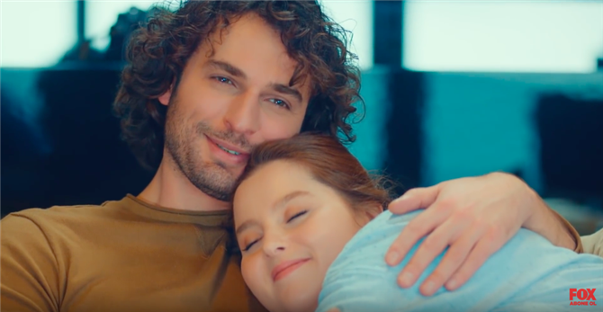 Fox TV'nin merakla beklenen dizisi Bir Aile Hikayesi'nin 2. tanıtımı yayınlandı! Tatlı ekşi bir hikaye geliyor