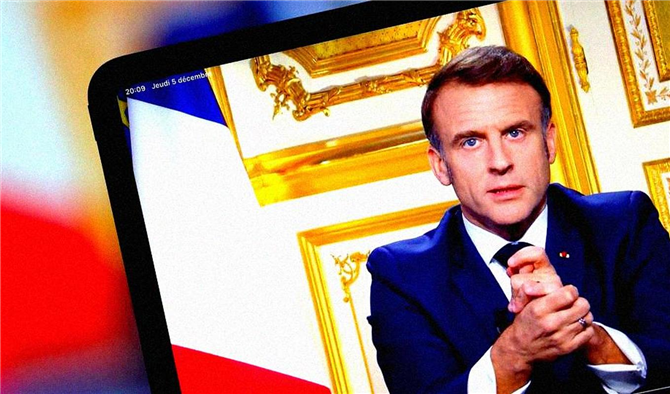 Fransa'nın Siyasi Geleceği Belirsiz: Yeni Hükümet Arayışında Macron