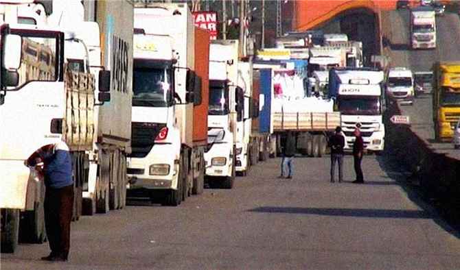 İskenderun'da TIR Kuyrukları Trafiği Olumsuz Etkiliyor