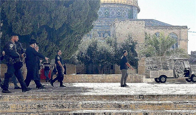 İsrail İletişim Bakanı Shlomo Karhi Mescid-i Aksa'ya Baskın Düzenledi