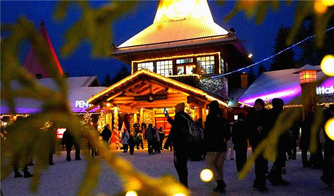 Rovaniemi'de Turizm Patlaması: Kar ve Kaygılar