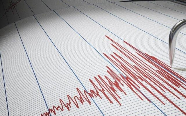 Son Dakika Manisa'da Deprem! İzmir, Balıkesir, İstanbul ve Bursa'dan hissedildi! Deprem nerede oldu