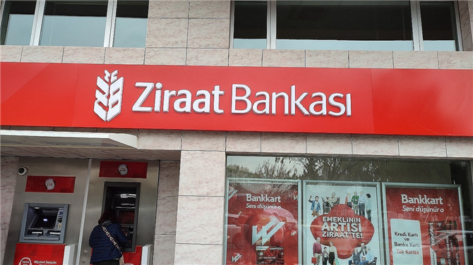 Ziraat Bankası Emekliye Faizsiz Kredi Veriyor, Emekli Maaşını Taşıyan Maaşına Göre Nakit Alıyor