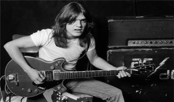 AC/DC'nin Yıldızı Malcolm Young Hayatını Kaybetti