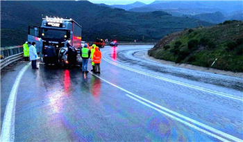 Bursa İznik'te Tır ile Otomobil Çarpıştı: 1 Ölü, 2 Yaralı - Son Dakika