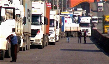 İskenderun'da TIR Kuyrukları Trafiği Olumsuz Etkiliyor