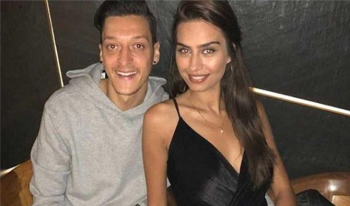 Mesut Özil ve Amine Gülşe Çifti ilk Balayı Pozunu Paylaştı!